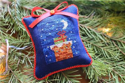 Tree ornament  Holiday cross stitch, Needlepoint christmas